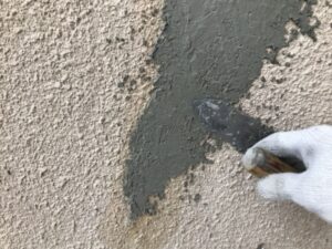 ひび割れは状態に合わせて補修する