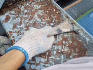 鉄部などではケレン作業を行うことがある